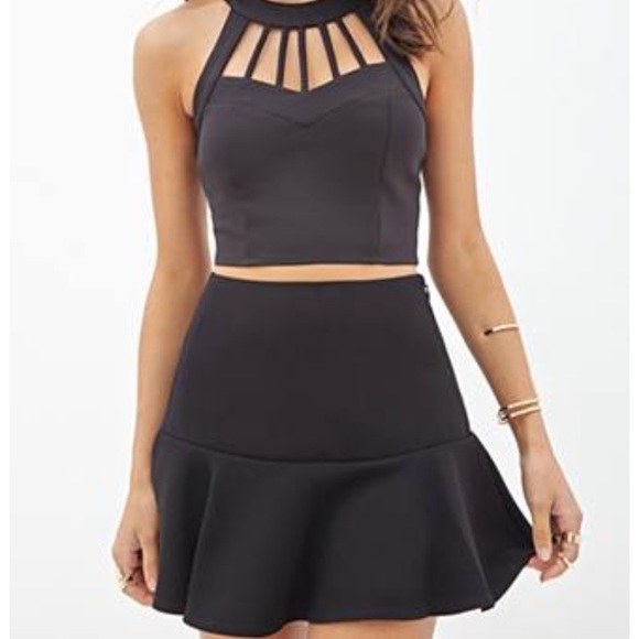 Forever 21 Black fluted Woven Skirt Size L - Picture 1 of 4